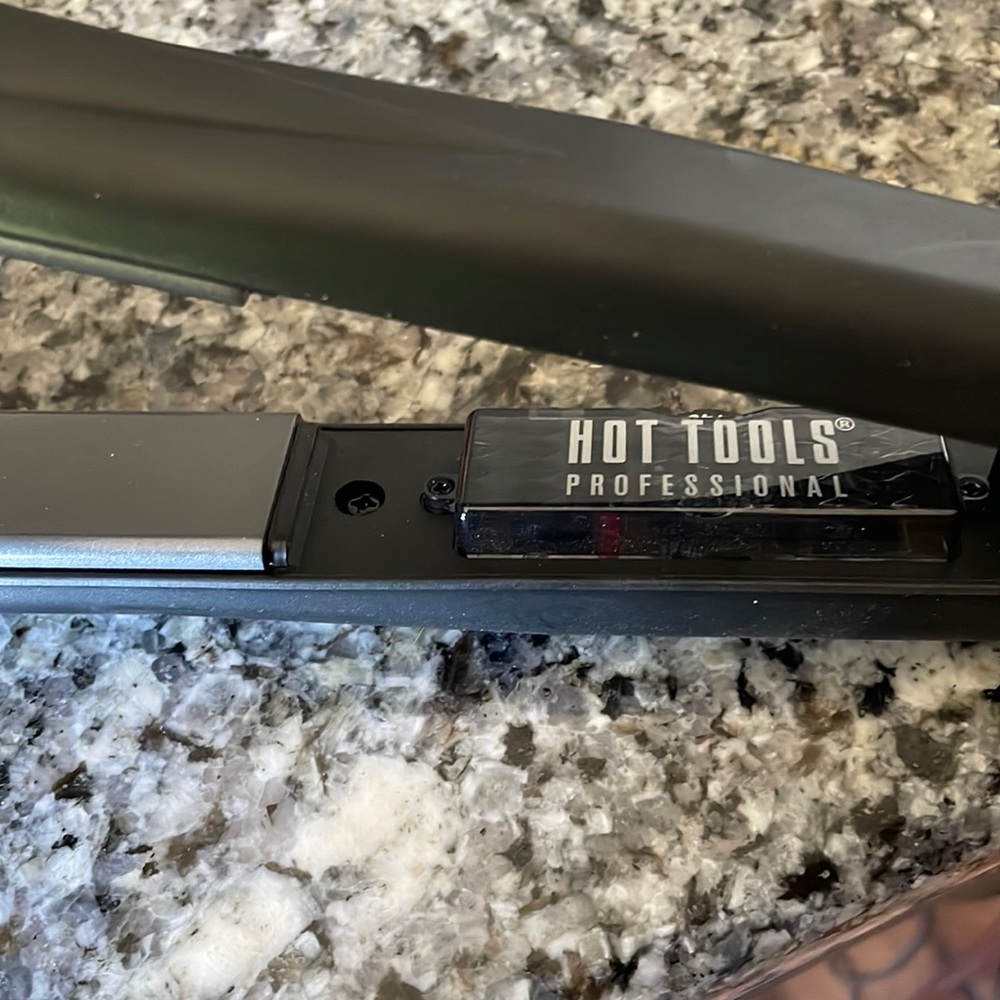 Hot tools straightener